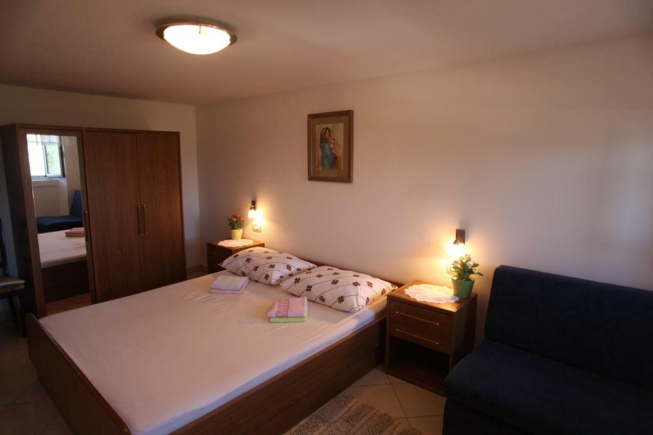 Accommodation Lily Vrana  Екстериор снимка