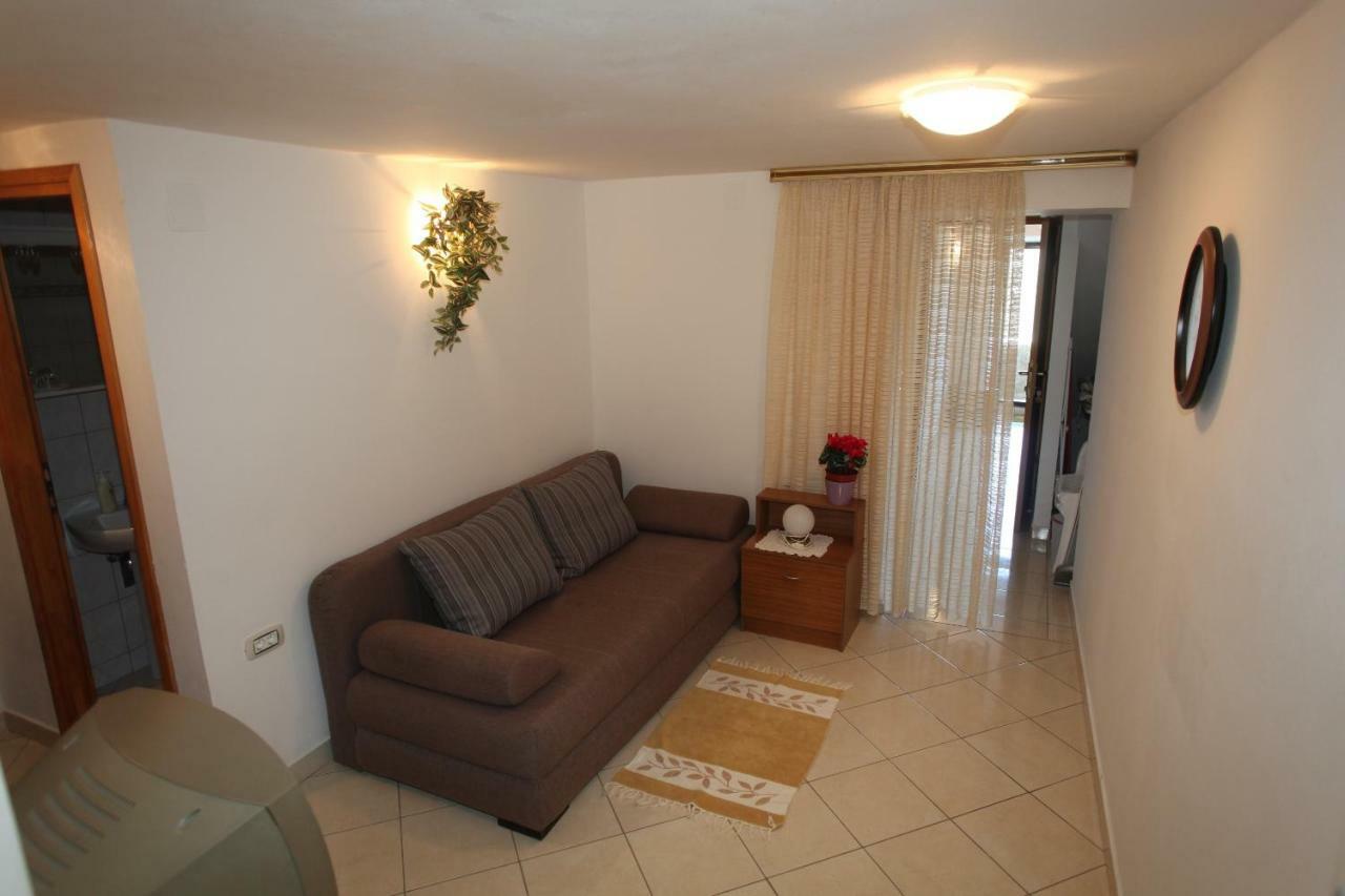 Accommodation Lily Vrana  Екстериор снимка