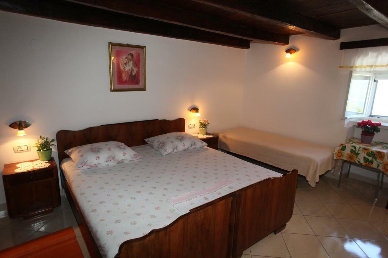 Accommodation Lily Vrana  Екстериор снимка