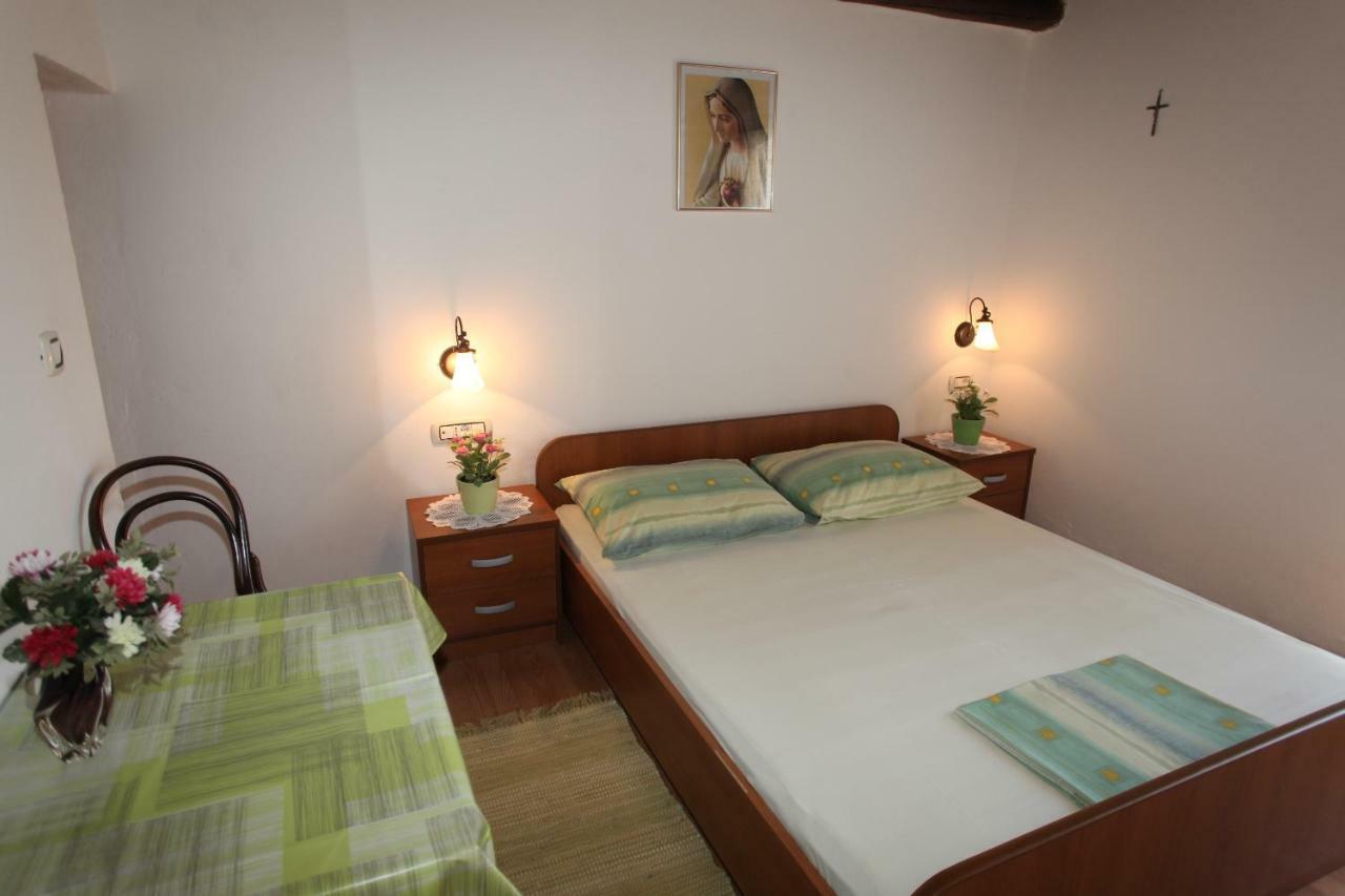 Accommodation Lily Vrana  Екстериор снимка