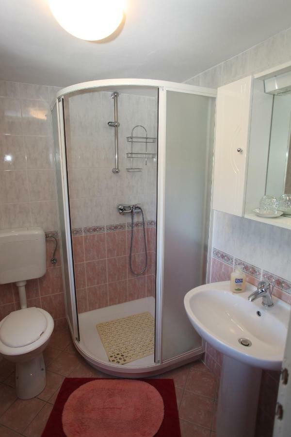 Accommodation Lily Vrana  Екстериор снимка