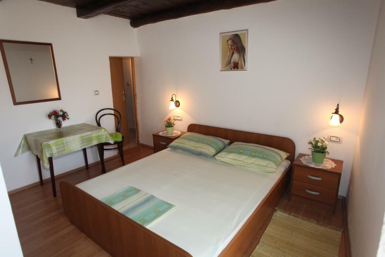 Accommodation Lily Vrana  Екстериор снимка